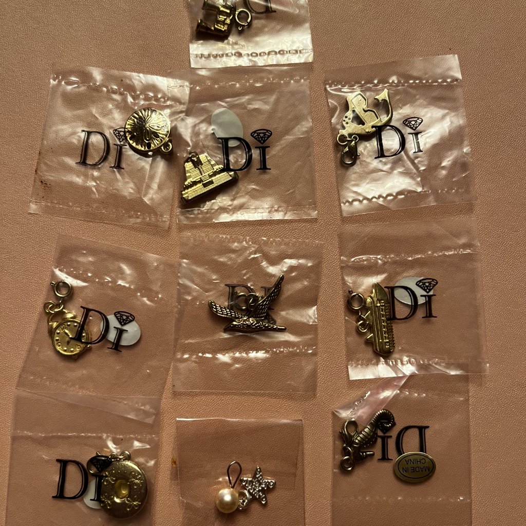 Diamonds International Gold Tone Bracelet & Surprise 2 Charms New
